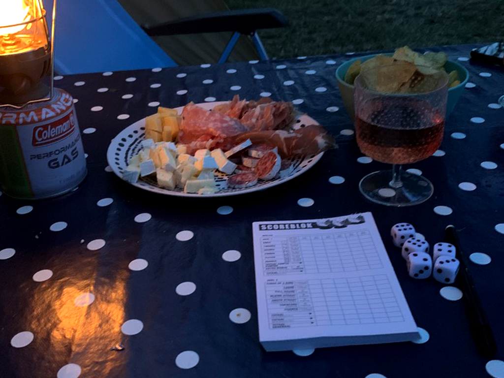 Yahtzee spelen op de camping