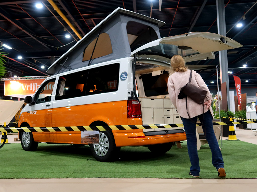 opvallende campers op de Kampeer & Caravan Jaarbeurs