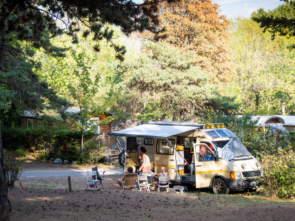 Camping Huttopia Divonne Les Bains 10