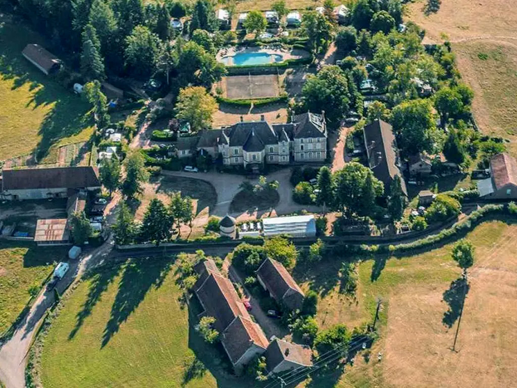 De kleinste driesterren kasteelcamping in Frankrijk