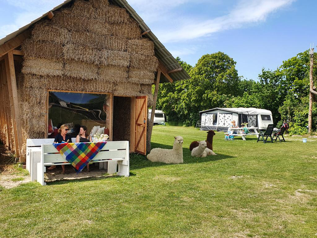 Kamperen in een hooischuur - Camping aan de Waterspiegel