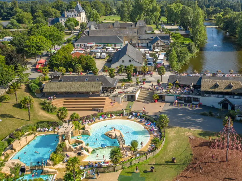 Vijfsterren Nederlandse kasteelcamping in Frankrijk