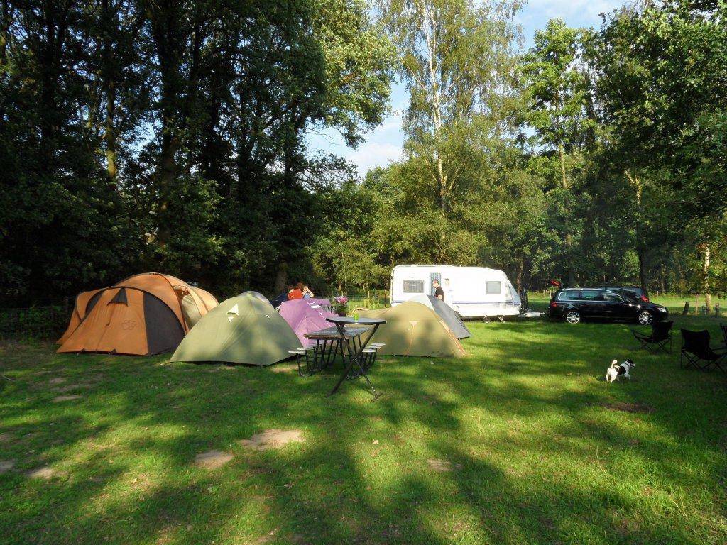 Adult only camping gerund door twee gastvrije zussen