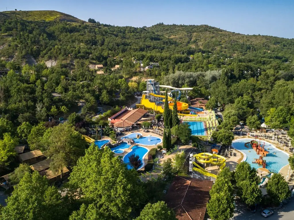 Voor wie een grote levendige topcamping wel kan waarderen in de Ardèche