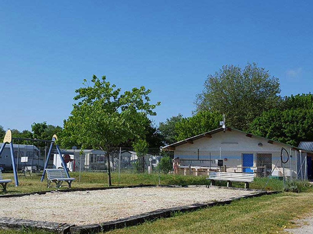 Camping Le Petit Dauphin 4