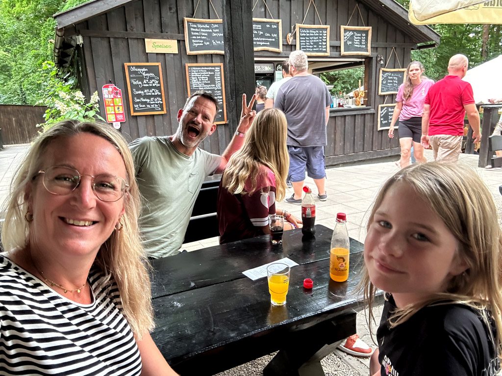 Tijdens onze reis naar de camping overnachten wij in een hotel