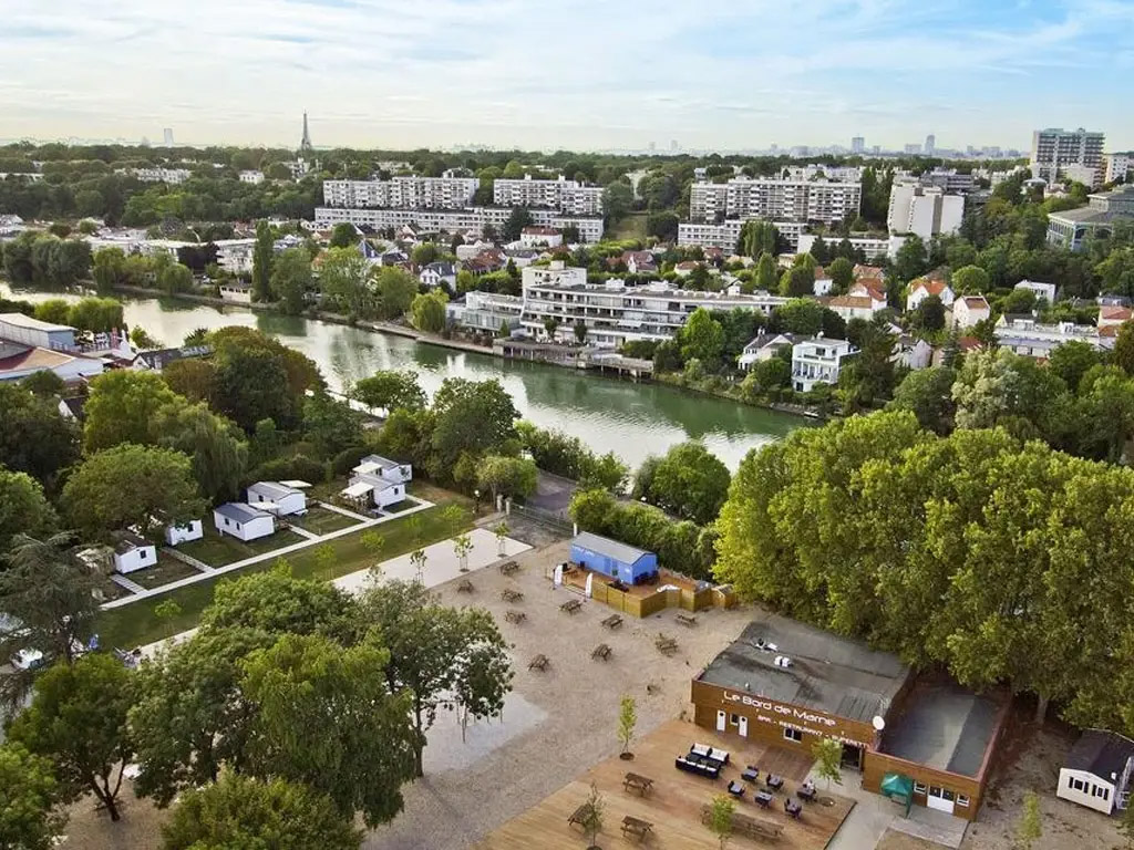 Gelegen aan de rivier de Marne
