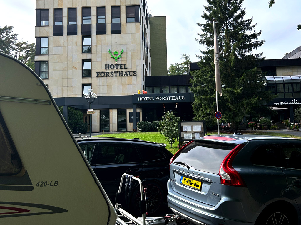 Een overnachting in een hotel tijdens je reis naar de camping