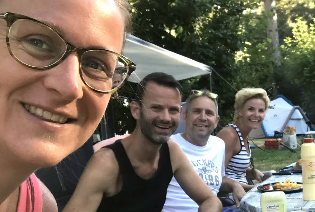 Kamperen met vrienden? 5 tips om dát te overleven