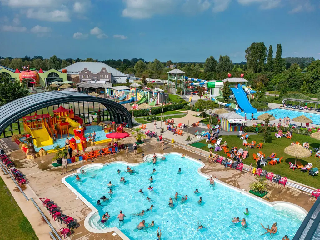 Deze mooie camping is gelegen op 15 minuten van het strand
