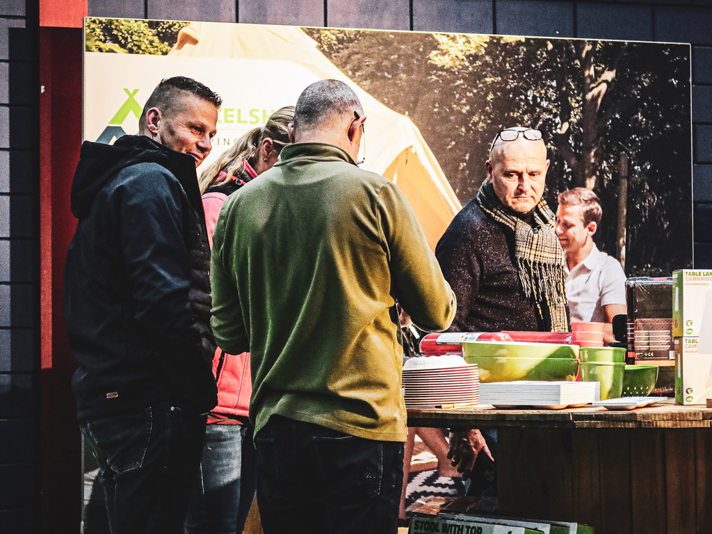 Lekker neuzen tussen kampeerspullen op Caravana 2024