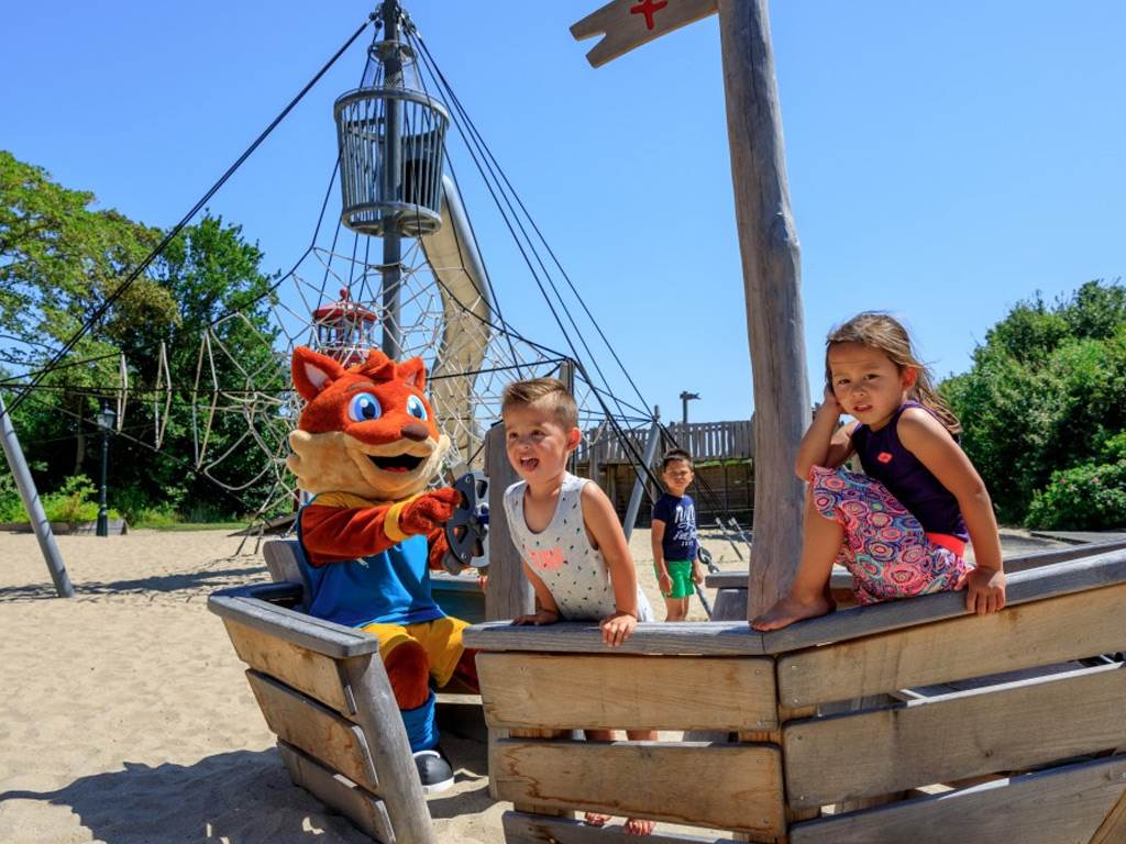 Geniet van de , het strand en alle leuke activiteiten op camping Pekelinge.