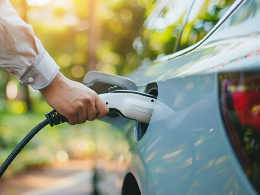 Reizen met een elektrische auto vraagt om andere voorbereiding dan een vakantie met een brandstofauto.