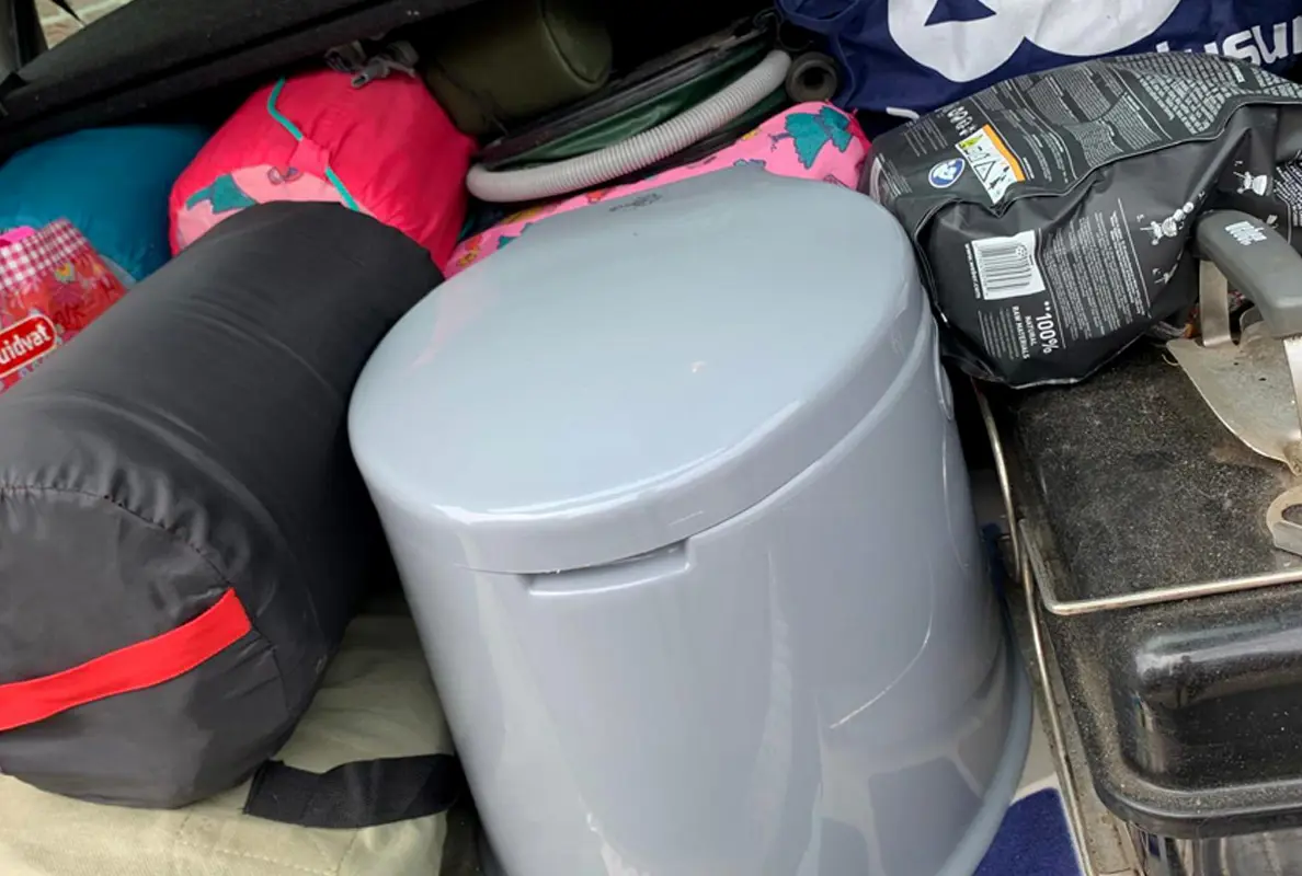 10 draagbare toiletten voor op de camping