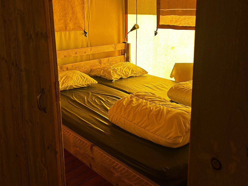 Ik slaap graag op een goed bed en houd van een beetje ruimte