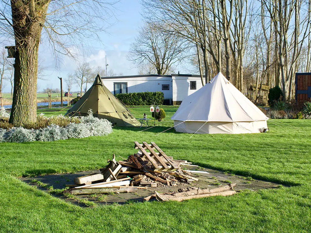 Camping met vrij uitzicht over het water en landgoed