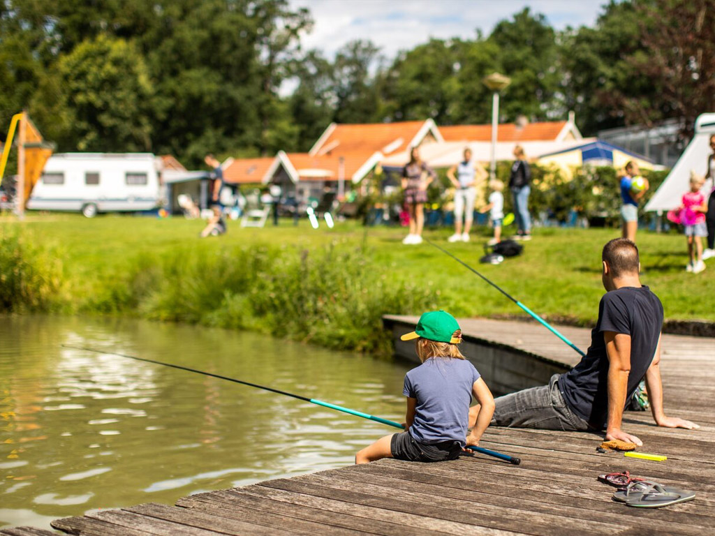 Meermaals bekroond tot een van de beste campings van Nederland. En je kunt er heel mooi vissen.