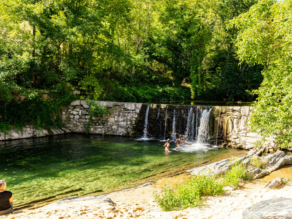 Camping Les Cerisiers Du Jaur 9