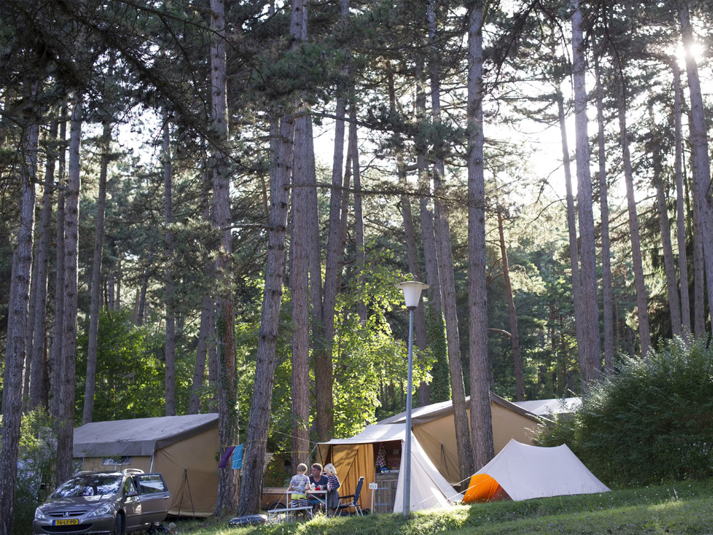 Camping Huttopia Divonne Les Bains 6