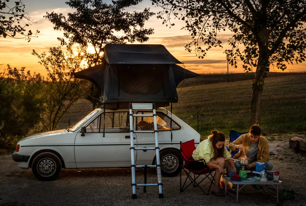 Kamperen met een daktent op een Ford Fiësta