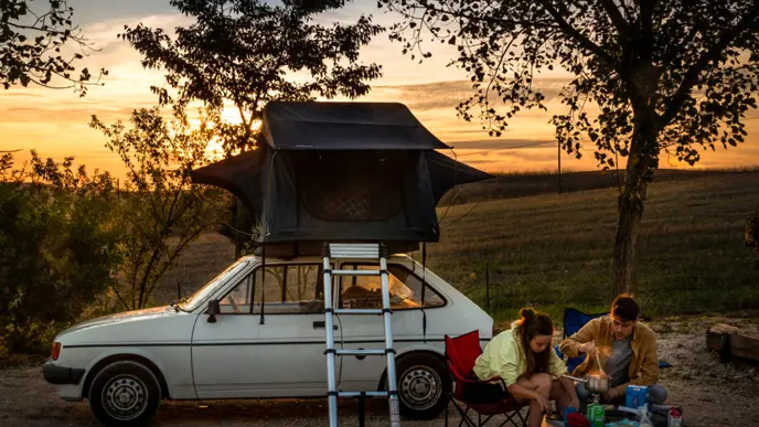 Kamperen met een daktent op een Ford Fiësta