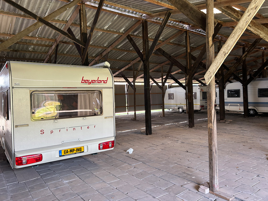 Binnen- of buiten stalling voor je caravan