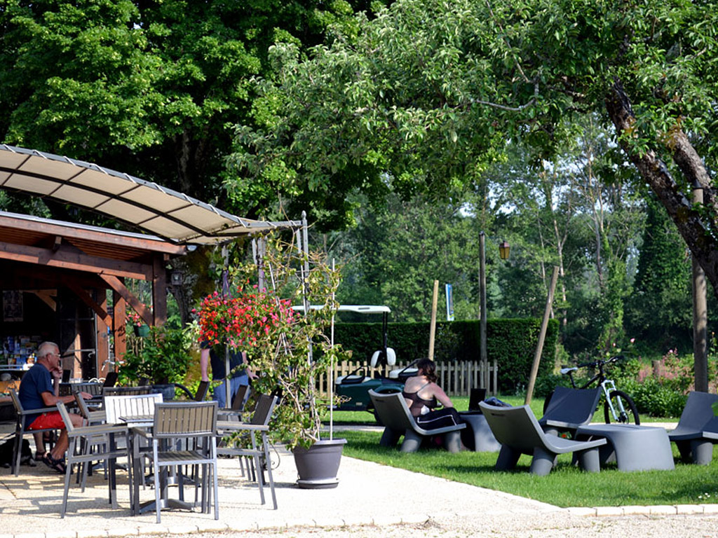Camping Le Port De Limeuil 6