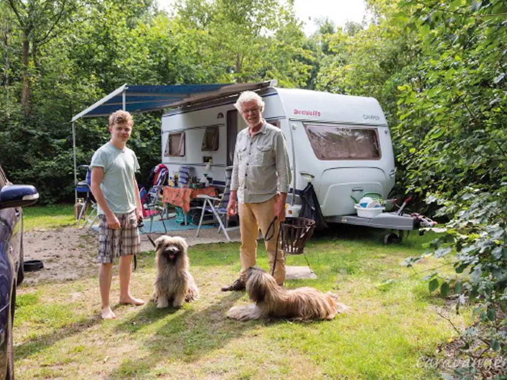 Overnachten in een unieke plaggenhut