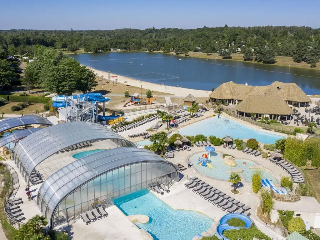 Papa's en mama's genieten in de wellness op deze babycamping in Frankrijk