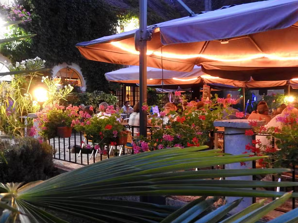 Camping Chateau Lacomte Country Club 2