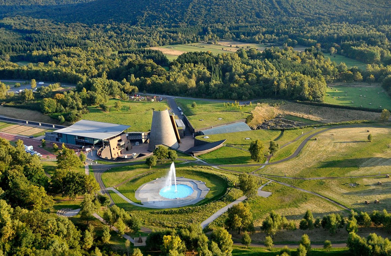 Auvergne-Rhone-Alpes themapark vulcania