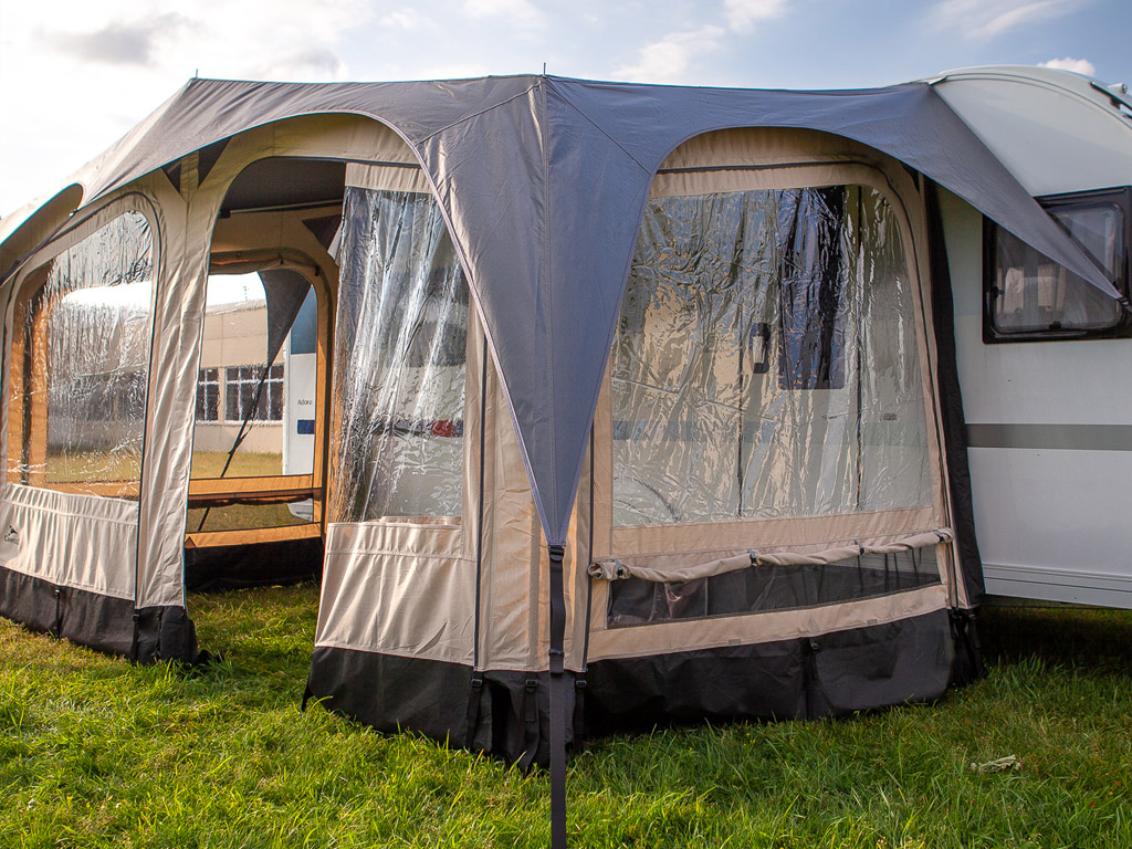 de Homy caravan voortent van Campooz