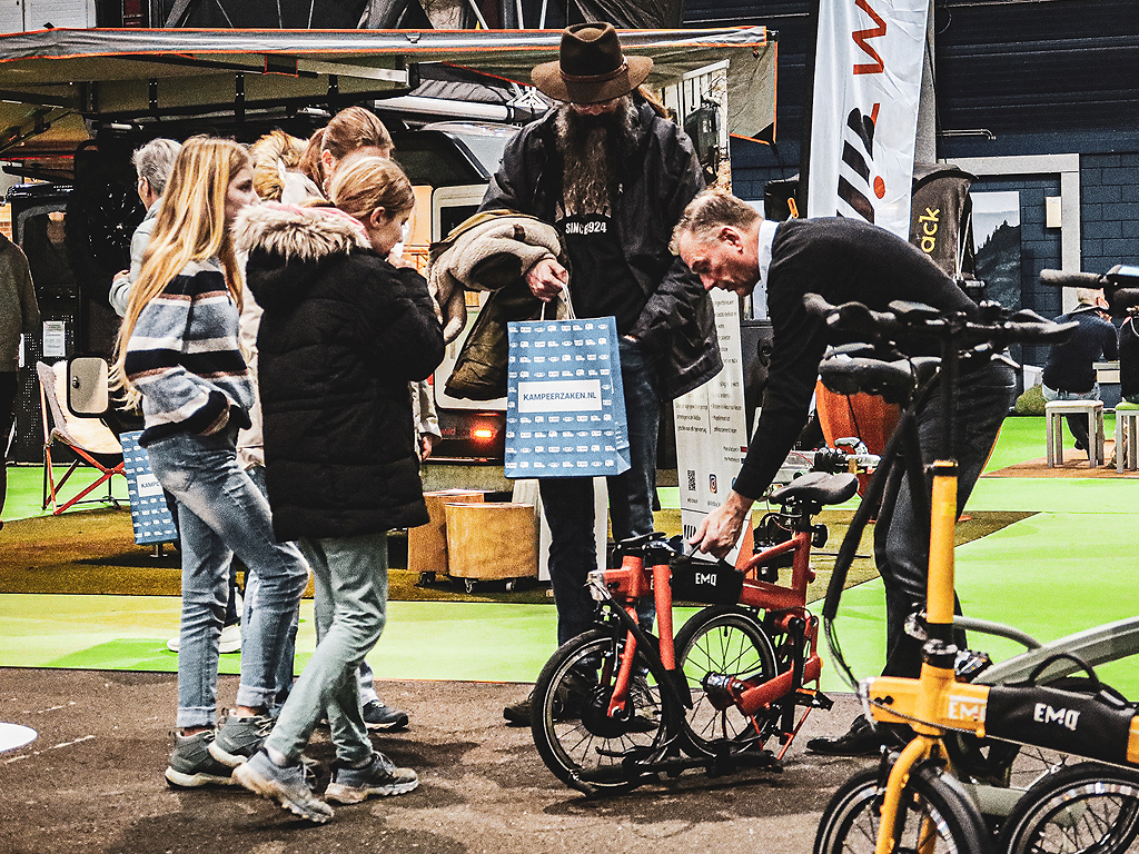 Test vouwfietsen op de kampeerbeurs Caravana