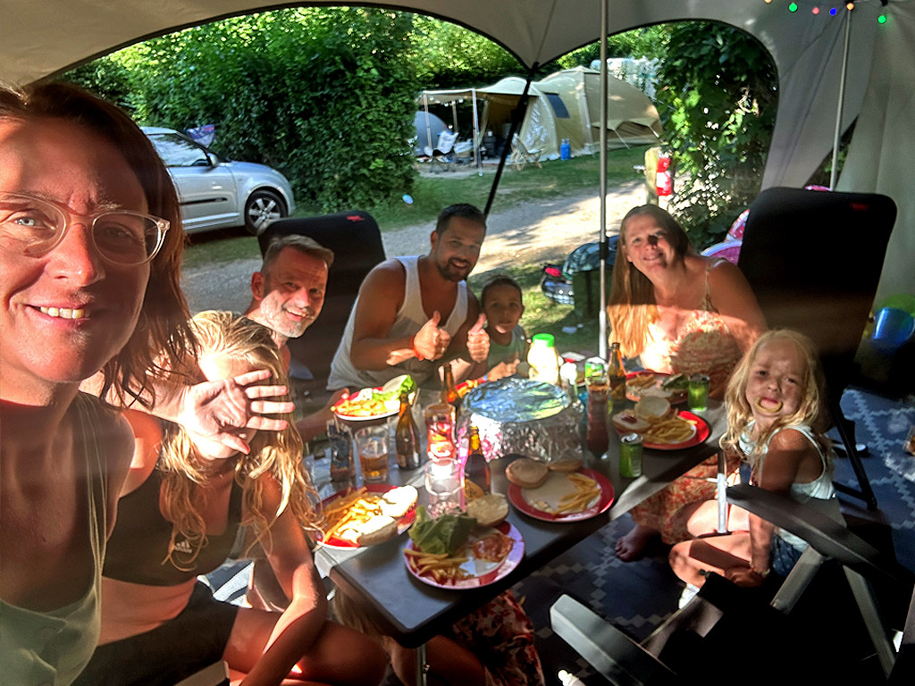 Altijd gezellig met die mensen van Campingzoeker