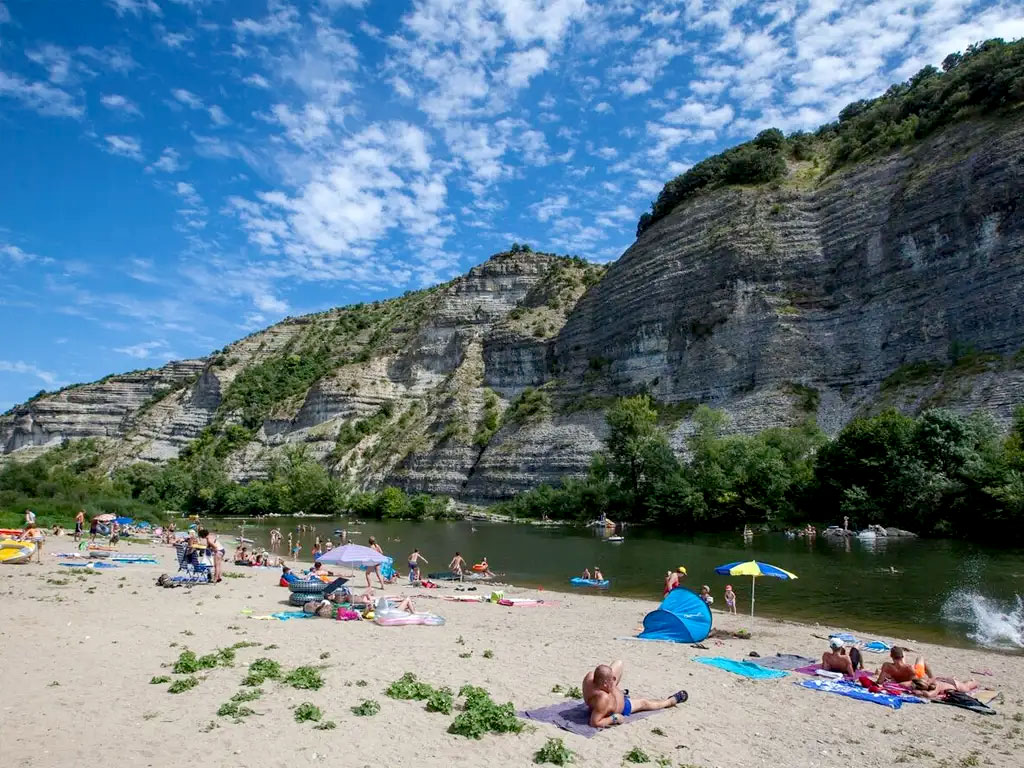 Camping in de Ardèche met privé strand aan de Ardèche