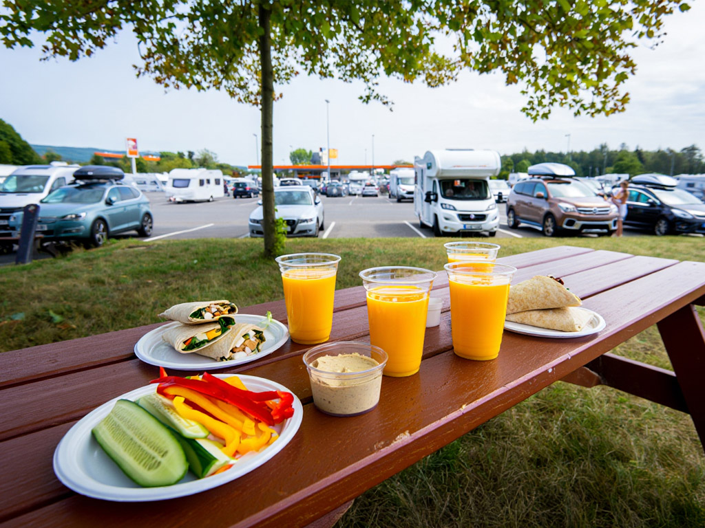Eet lekker en gezond op weg naar de camping