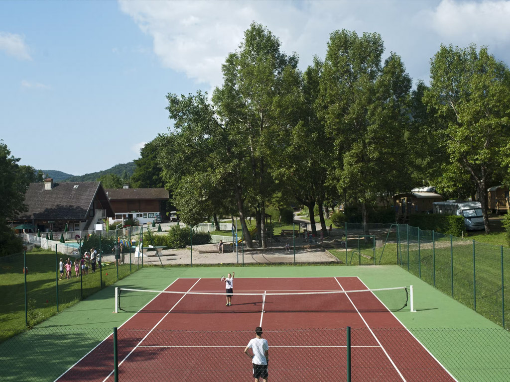 Camping Huttopia Divonne Les Bains 2