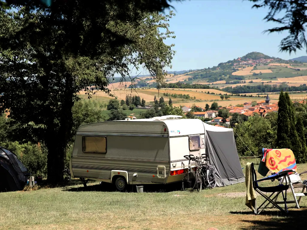 Kasteelcamping met zwembad in de Auvergne