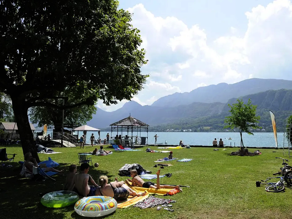 Aan de zonnige kant van het schitterende Lac d'Annecy