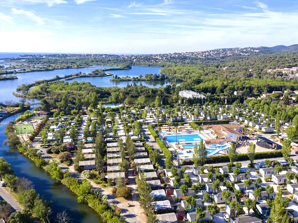 Geniet van kamperen met privé sanitair op deze mooie camping in Zuid-Frankrijk