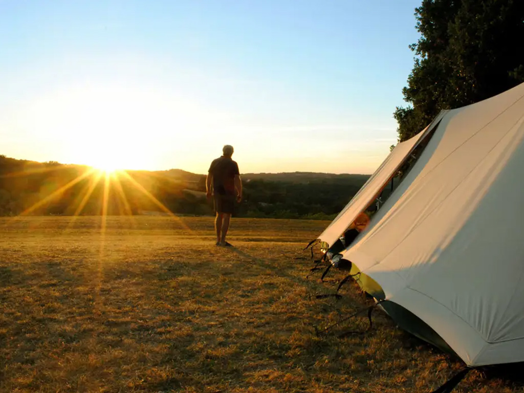 Camping in de Dordogne met Uitzicht over de vallei van de Ceou