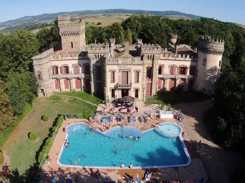 Kasteelcamping van Nederlanders in de Auvergne