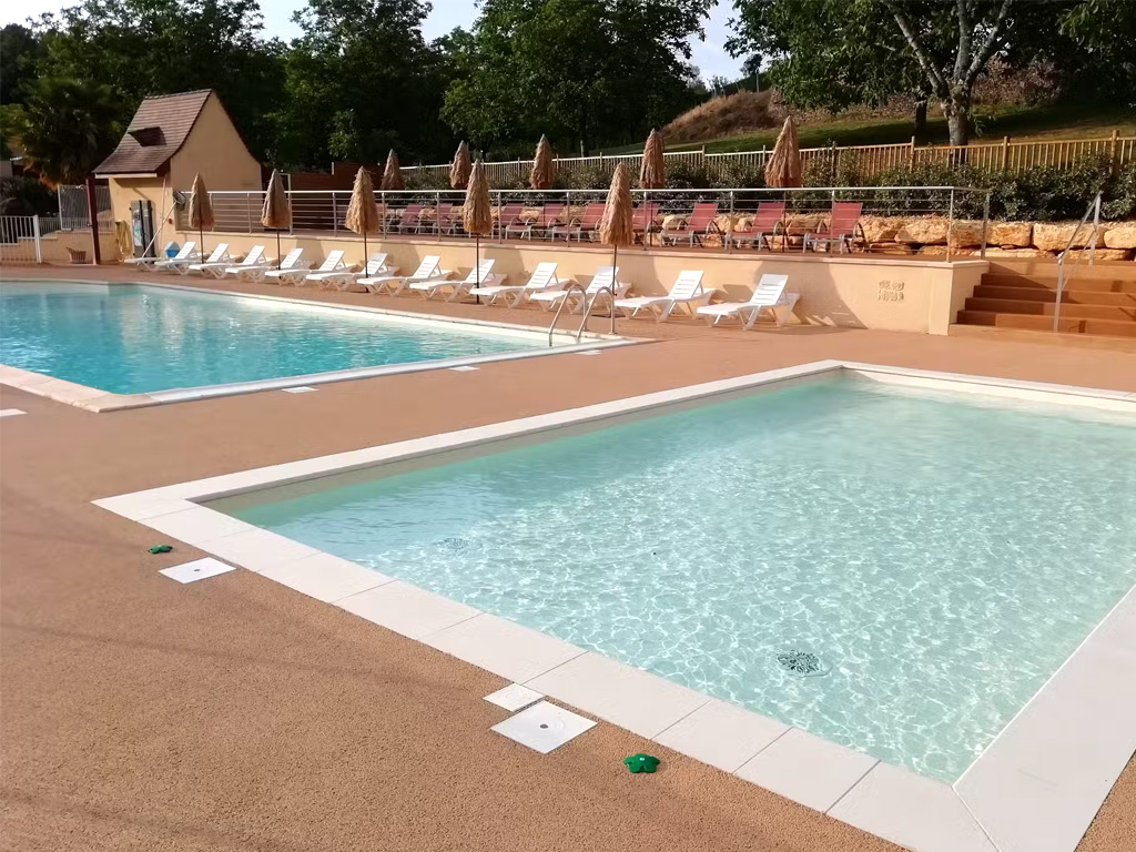 Camping A La Ferme Les Pierres Chaudes 1