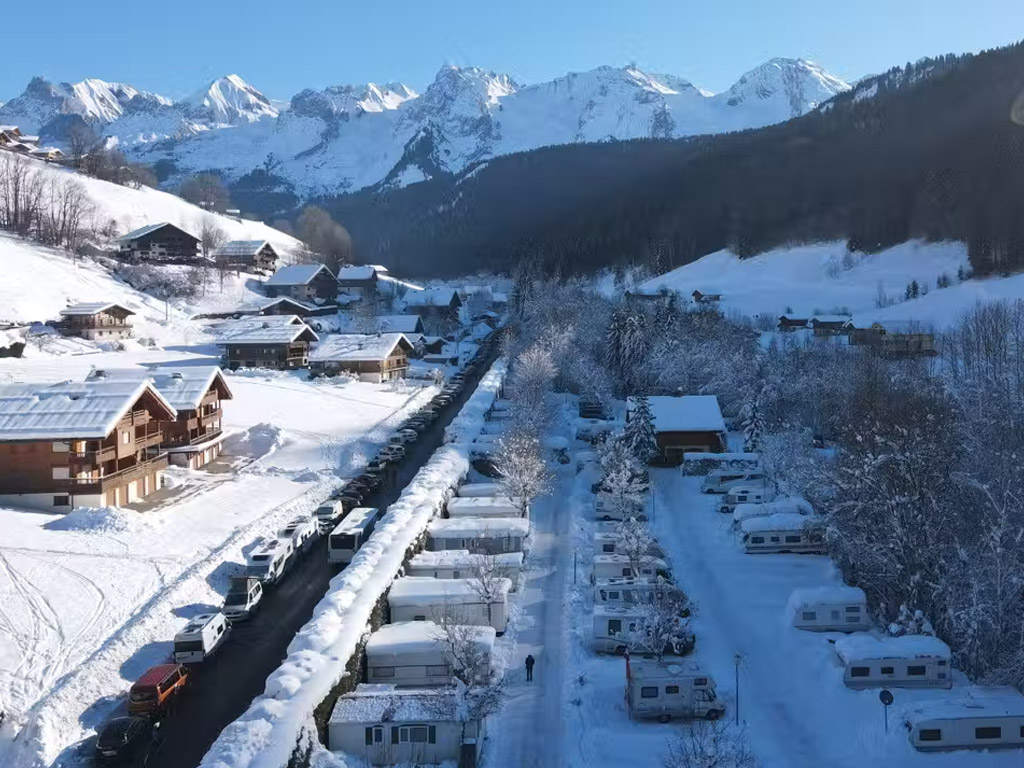Kleinschalige wintercamping in de Haute-Savoie