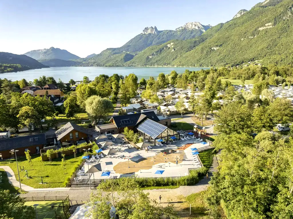 Camping pal aan het meer van Annecy