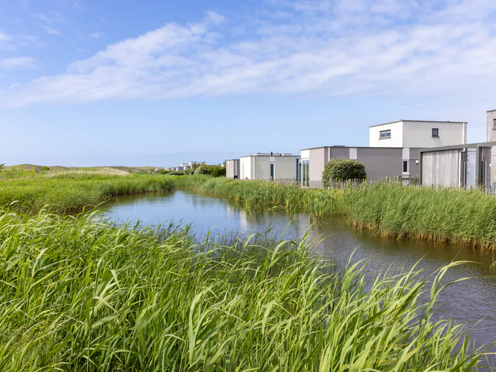 Zwemmen in het subtropisch zwemparadijs op de camping