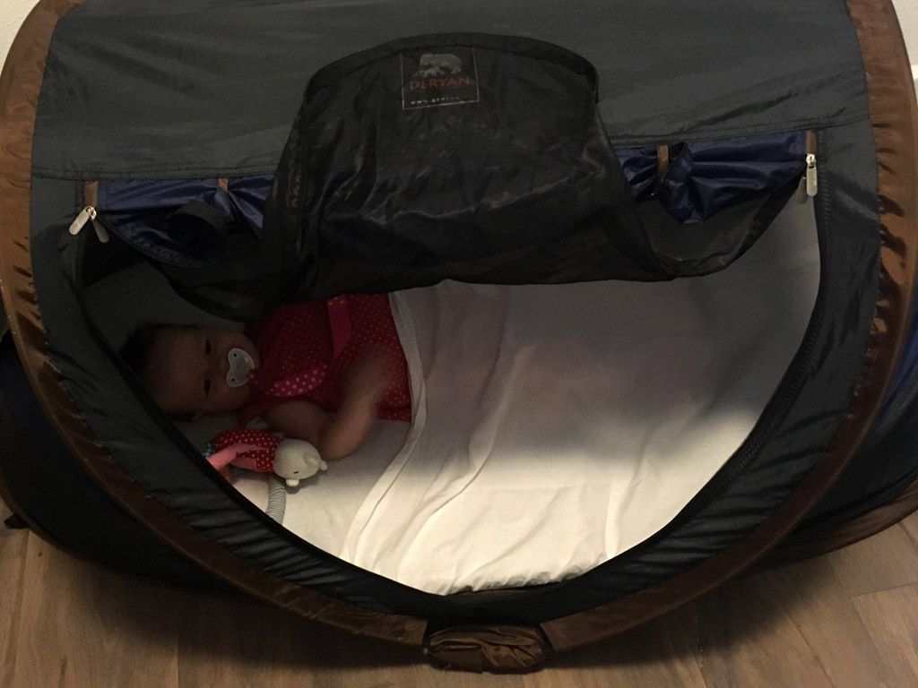 Deryan travel cot