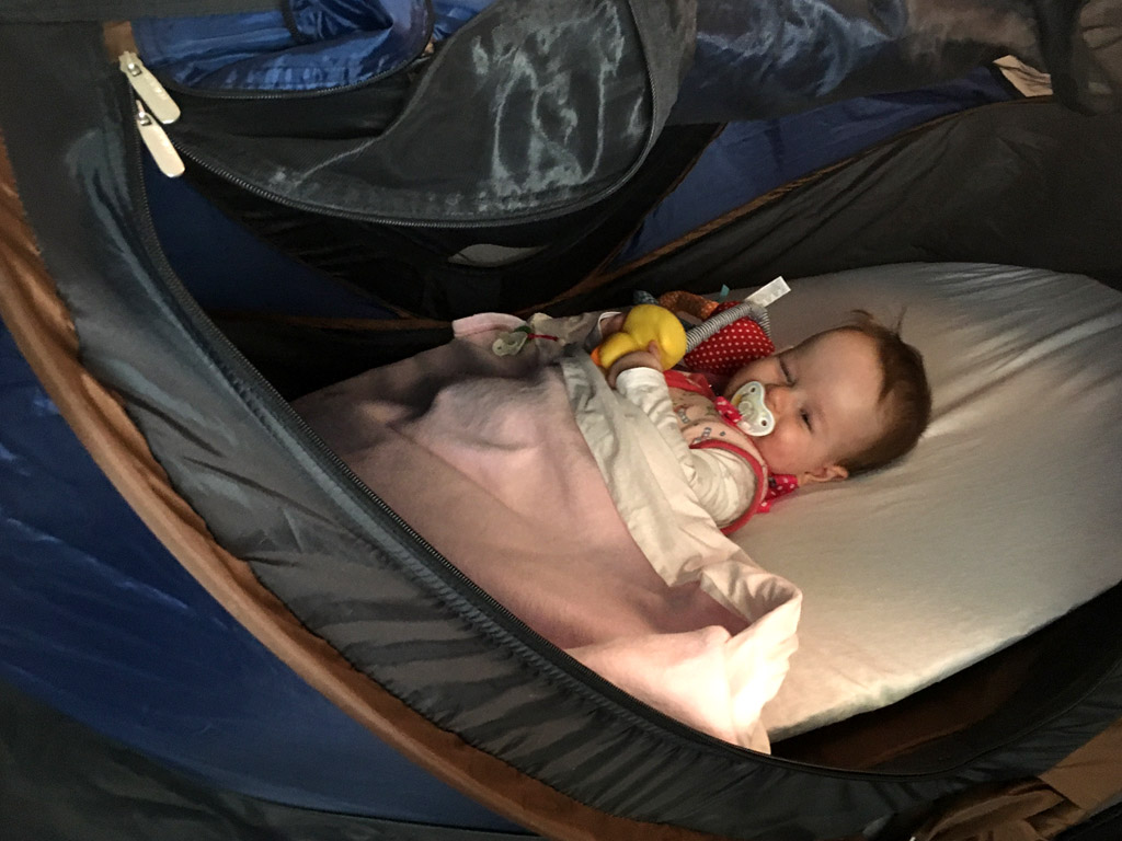 Groet Gelach overdrijving Kamperen met een baby: waar moet je rekening mee houden? - Campingzoeker