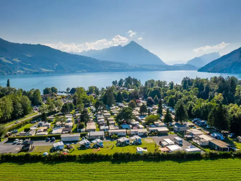 Kindvriendelijke camping aan een meer&nbsp;in Zwitserland