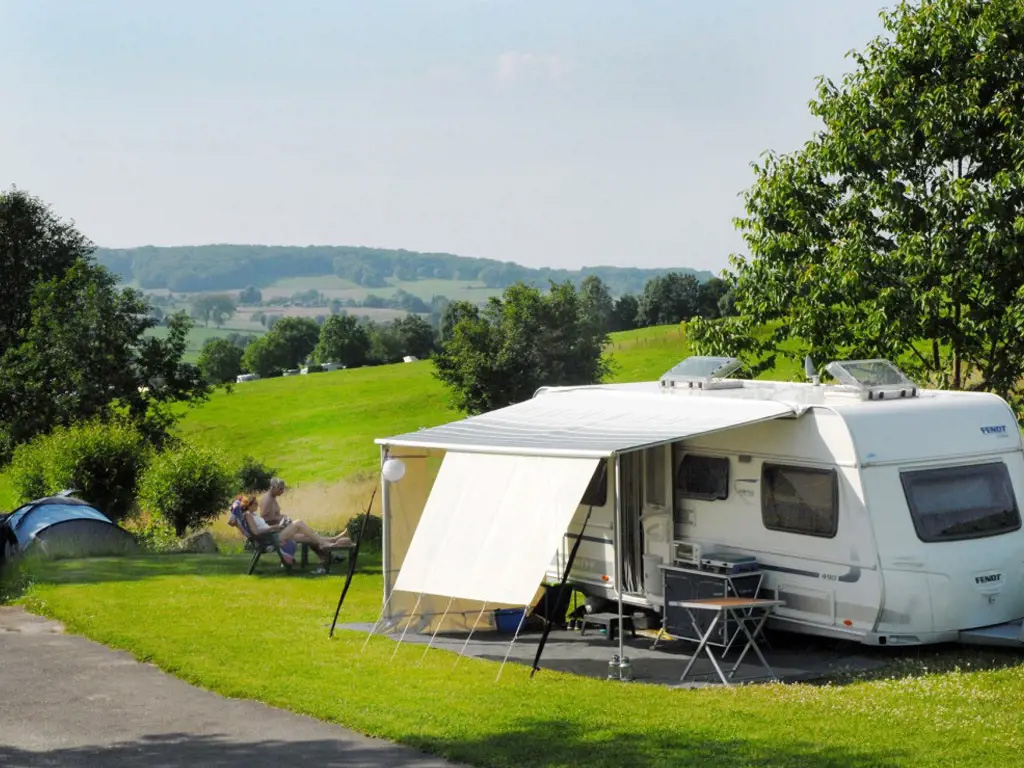 Mooie terrassencamping met een spectaculair uitzicht